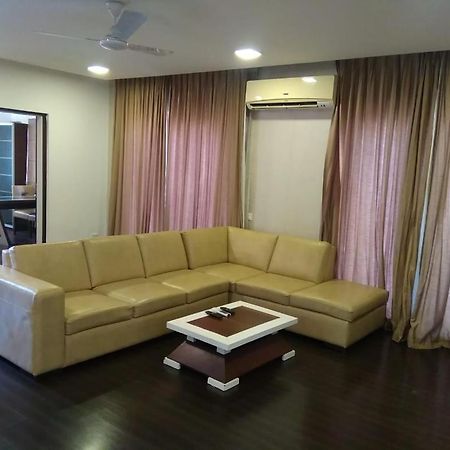 Crest Executive Suites, Whitefield Bangalore Esterno foto